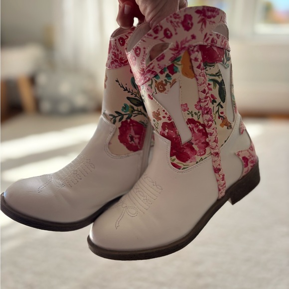 SweetHoney Floral White Cowboy Boots - Picture 2 of 8